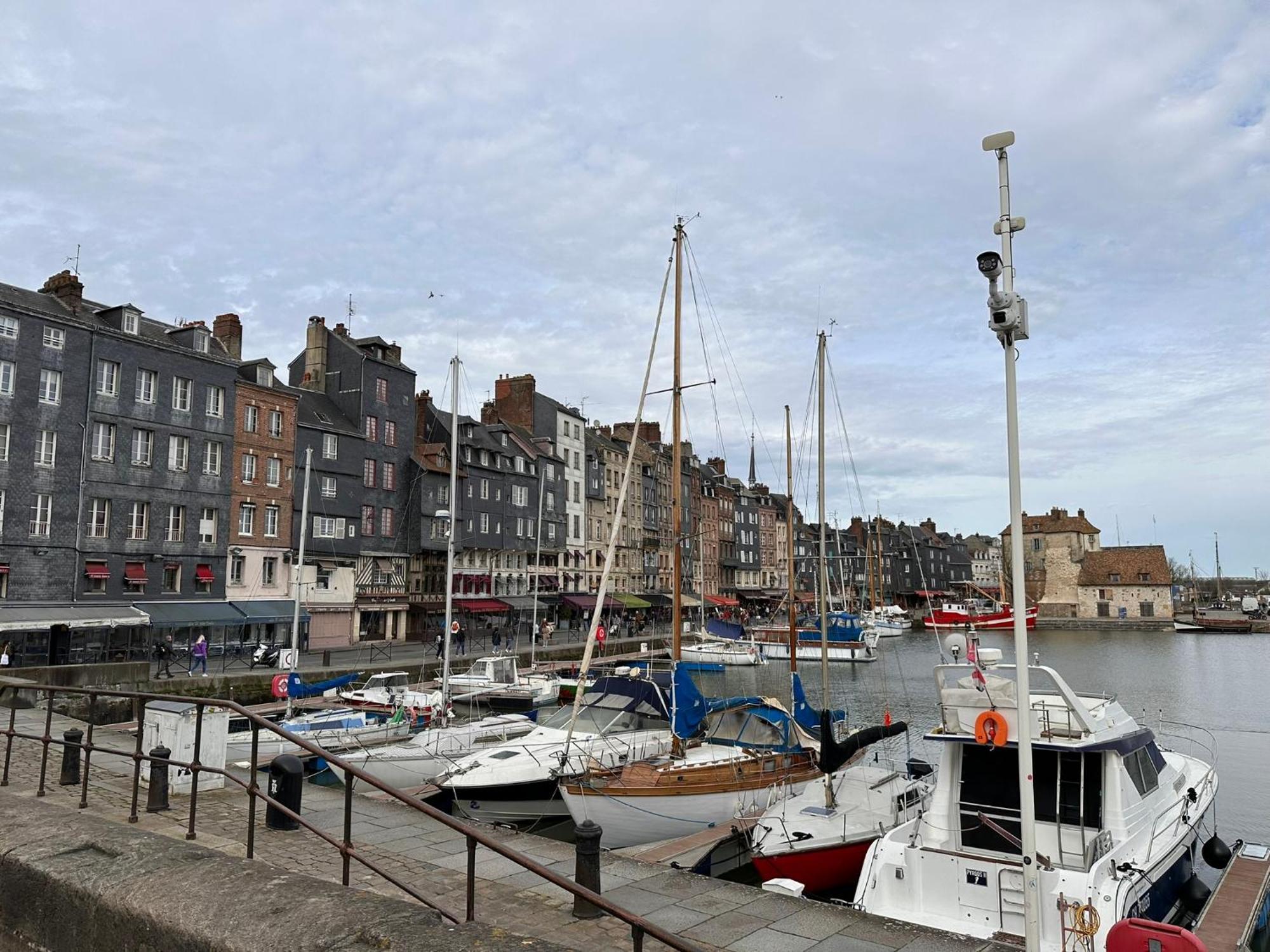 Large Apartment In City Center Honfleur Exterior foto